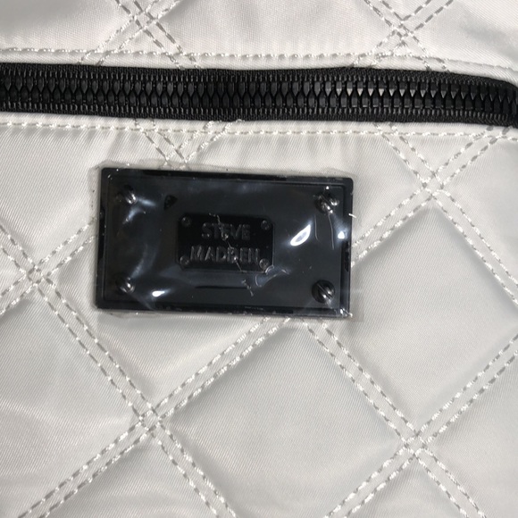 Steve Madden Quilted White Nylon Faux Leather BDRAKE Crossbody Branded Strap NWT - Picture 4 of 16
